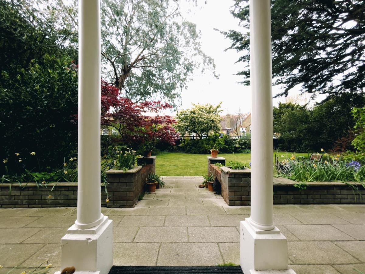 Manor House Of Cheshunt- Historic Villa Exterior photo